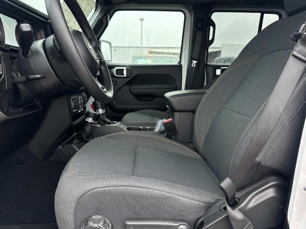 new 2025 Jeep Gladiator car, priced at $40,780