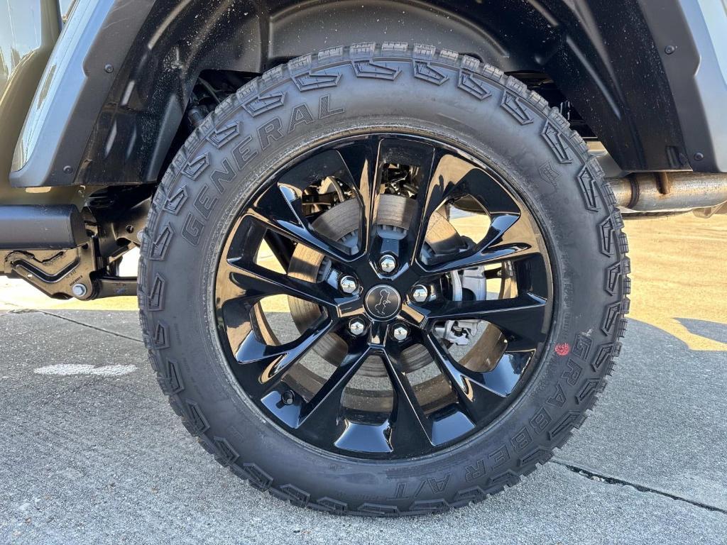 new 2025 Jeep Gladiator car, priced at $42,585