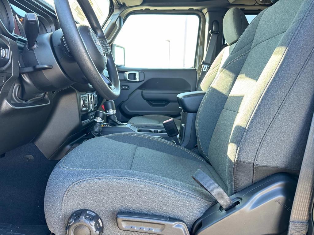 new 2025 Jeep Gladiator car, priced at $42,585