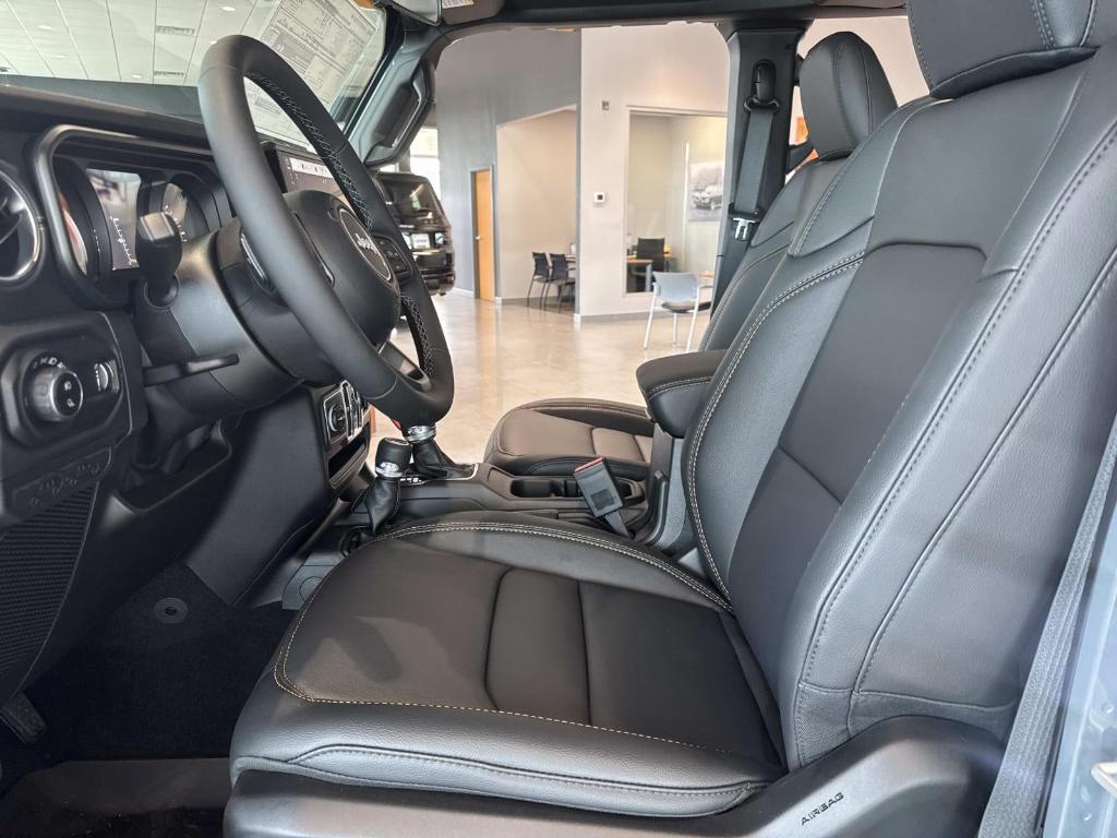 new 2025 Jeep Gladiator car, priced at $44,355