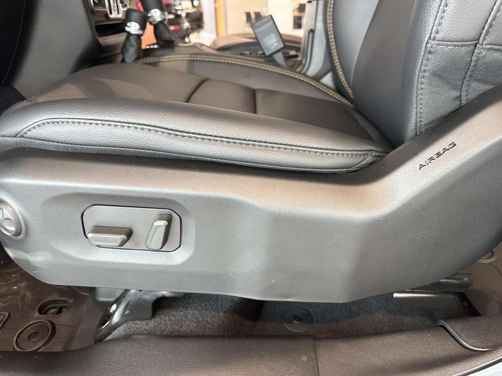 new 2025 Jeep Gladiator car, priced at $44,355