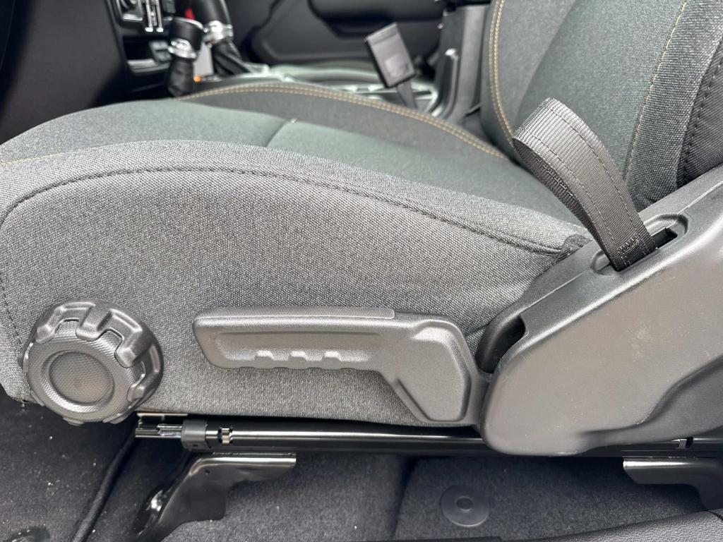 new 2025 Jeep Gladiator car, priced at $39,585