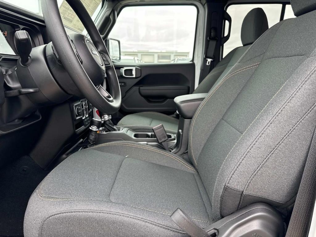 new 2025 Jeep Gladiator car, priced at $39,585