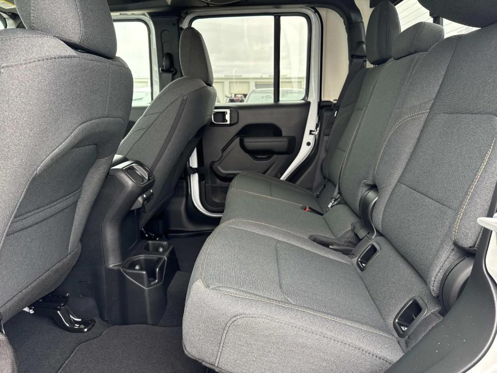 new 2025 Jeep Gladiator car, priced at $39,585