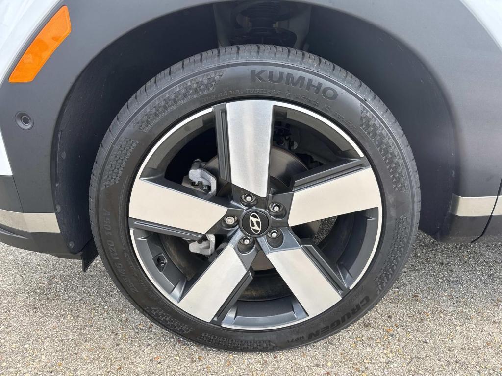 used 2024 Hyundai Santa Fe car, priced at $34,197