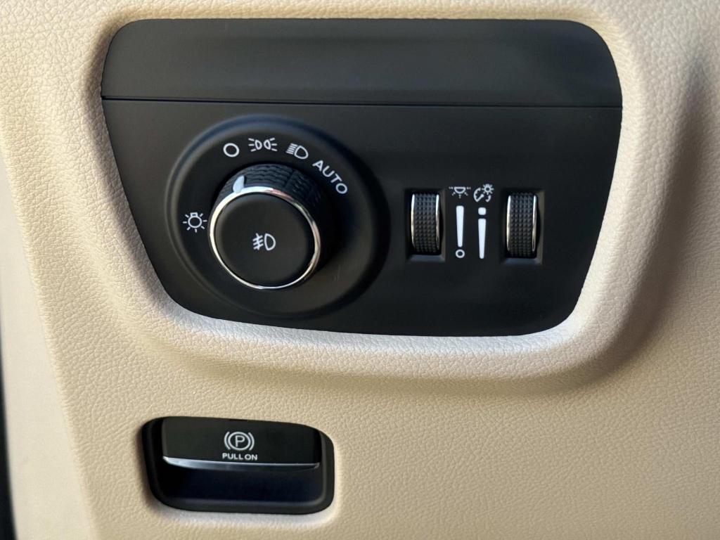 used 2024 Jeep Grand Cherokee car, priced at $34,854