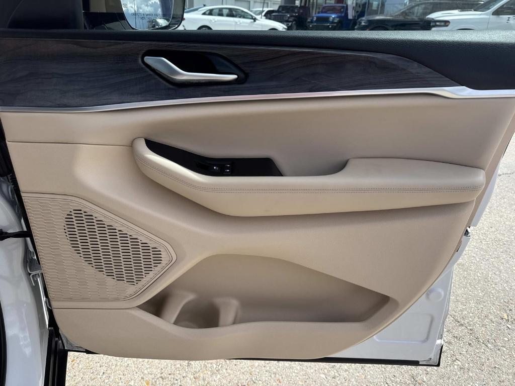 used 2024 Jeep Grand Cherokee car, priced at $34,854