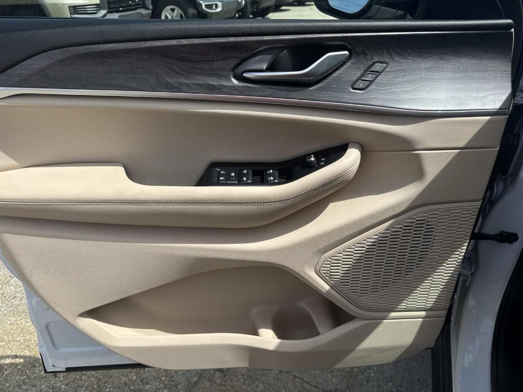 used 2024 Jeep Grand Cherokee car, priced at $34,854