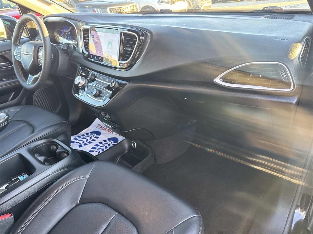 used 2025 Chrysler Pacifica car, priced at $32,979