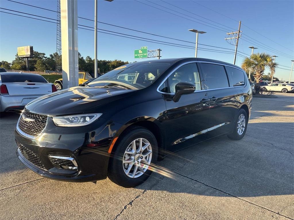 used 2025 Chrysler Pacifica car, priced at $32,979