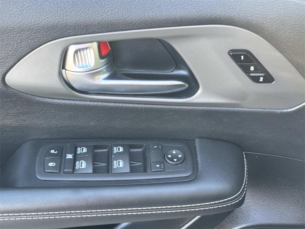 used 2025 Chrysler Pacifica car, priced at $32,979