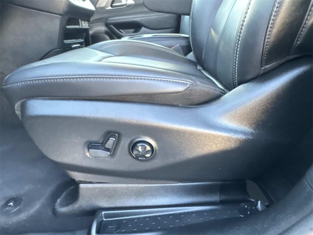 used 2025 Chrysler Pacifica car, priced at $32,979