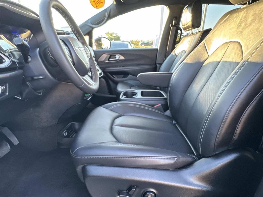 used 2025 Chrysler Pacifica car, priced at $32,979