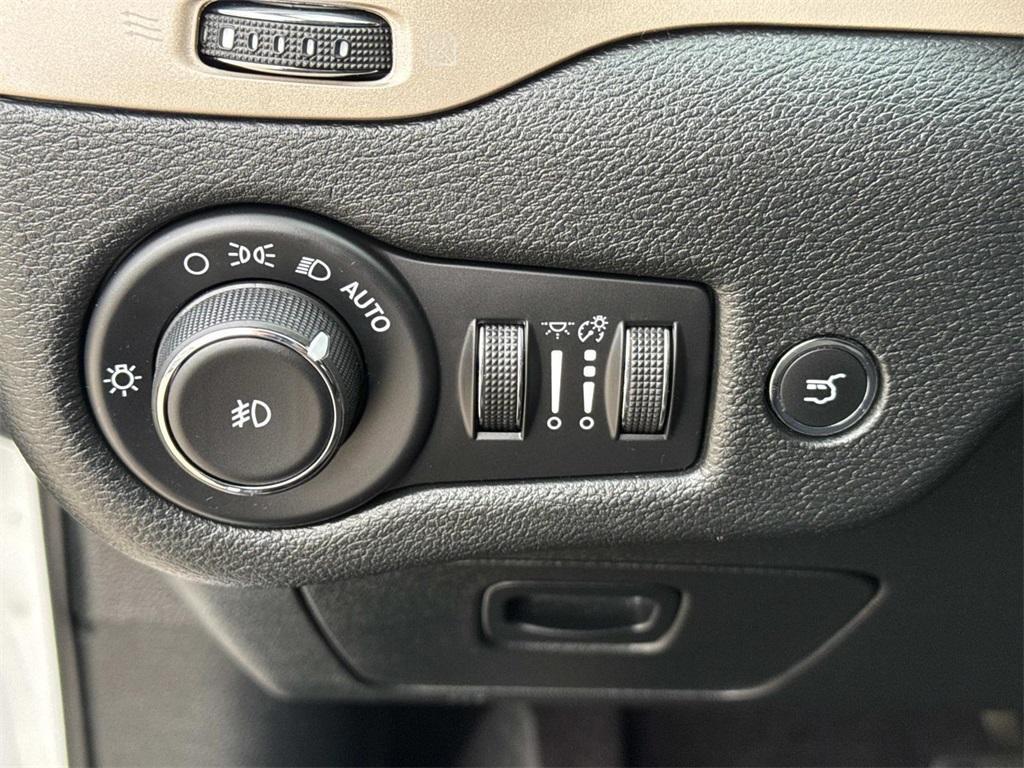 used 2018 Jeep Cherokee car, priced at $15,799