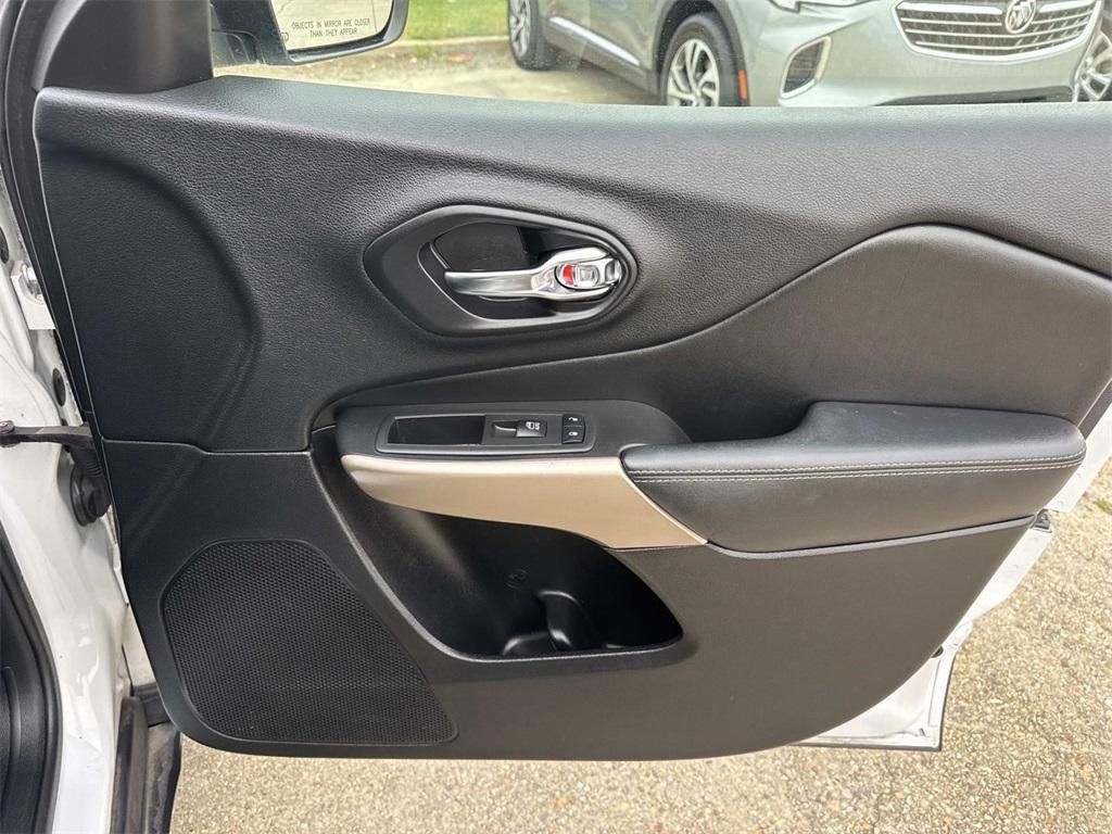 used 2018 Jeep Cherokee car, priced at $15,799