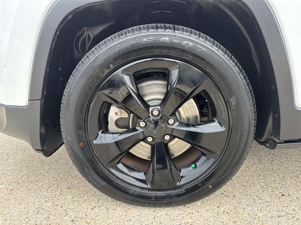 used 2018 Jeep Cherokee car, priced at $15,799