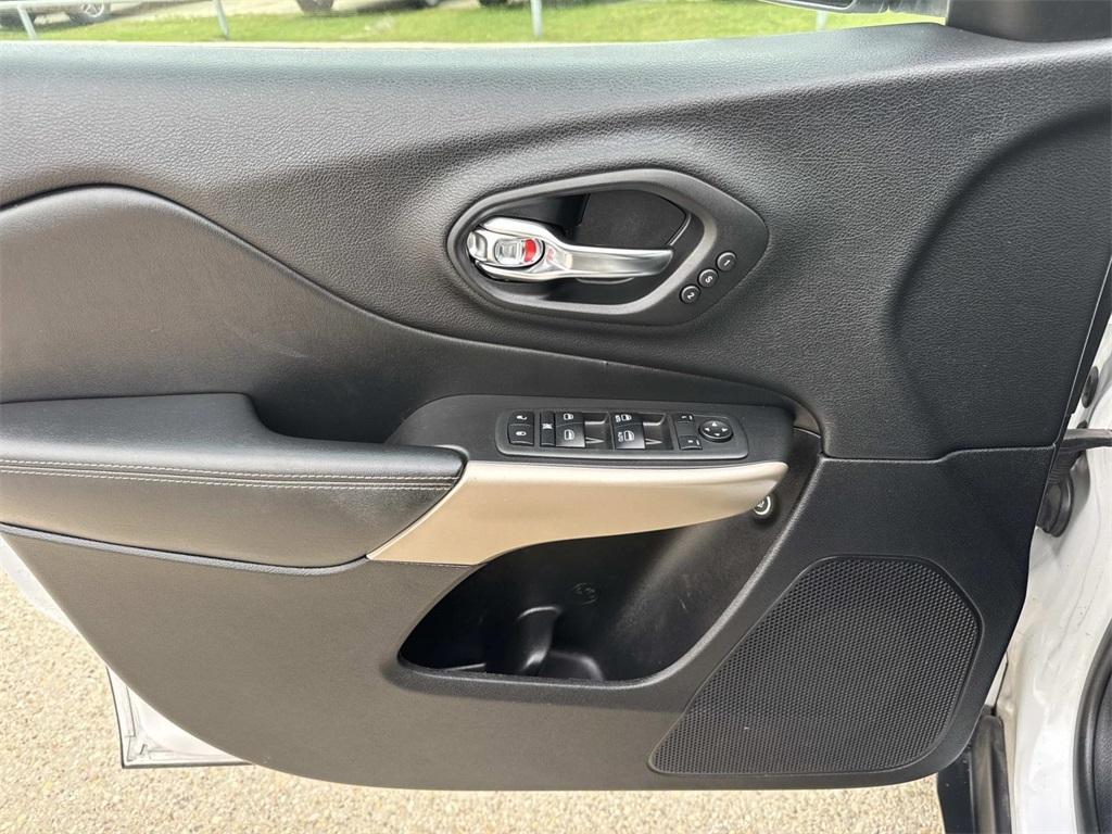 used 2018 Jeep Cherokee car, priced at $15,799