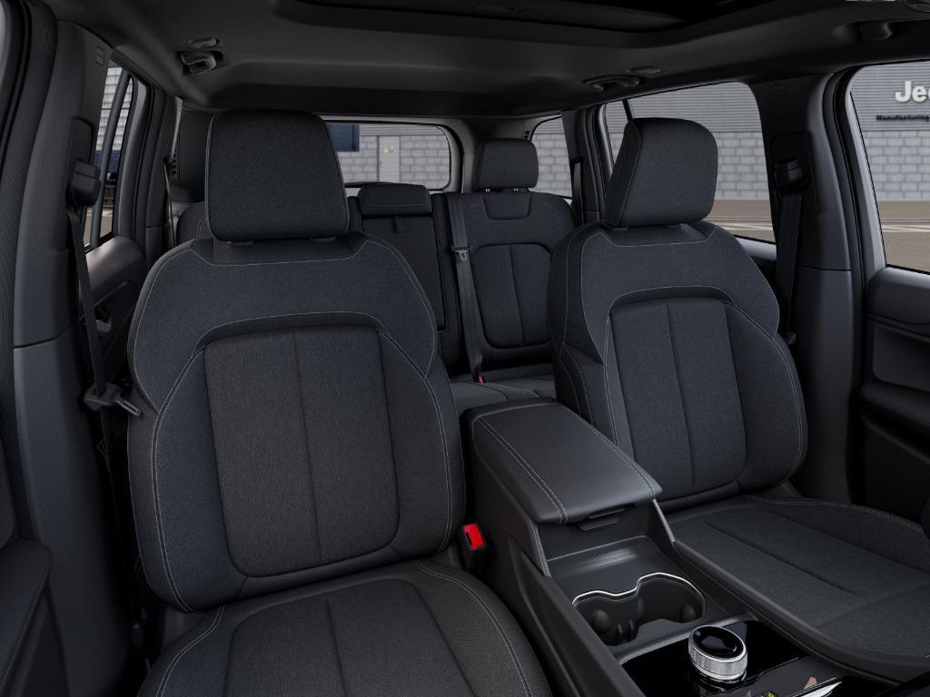 new 2025 Jeep Grand Cherokee car, priced at $35,780
