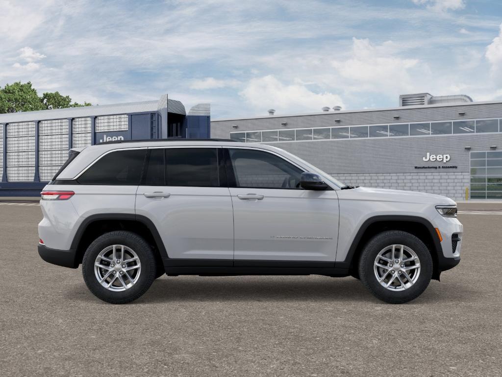 new 2025 Jeep Grand Cherokee car, priced at $35,780