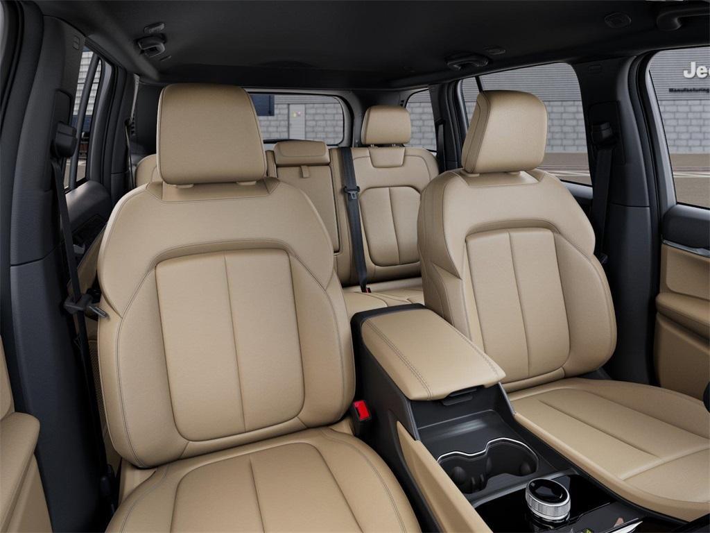 new 2025 Jeep Grand Cherokee car, priced at $40,900