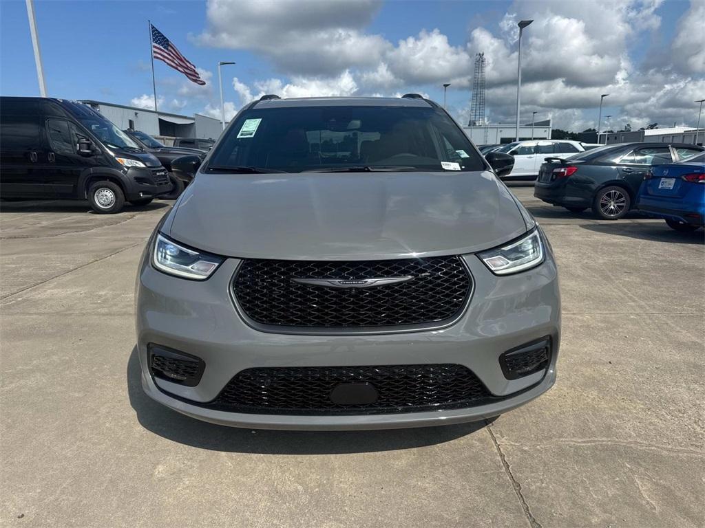 new 2025 Chrysler Pacifica car