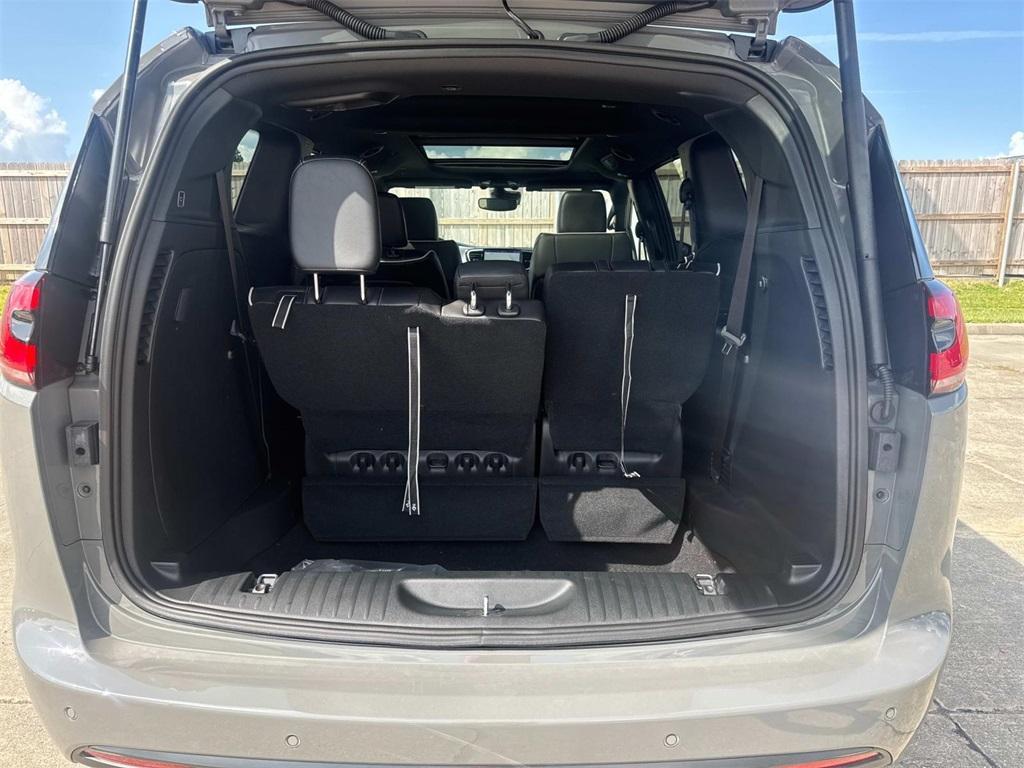 new 2025 Chrysler Pacifica car