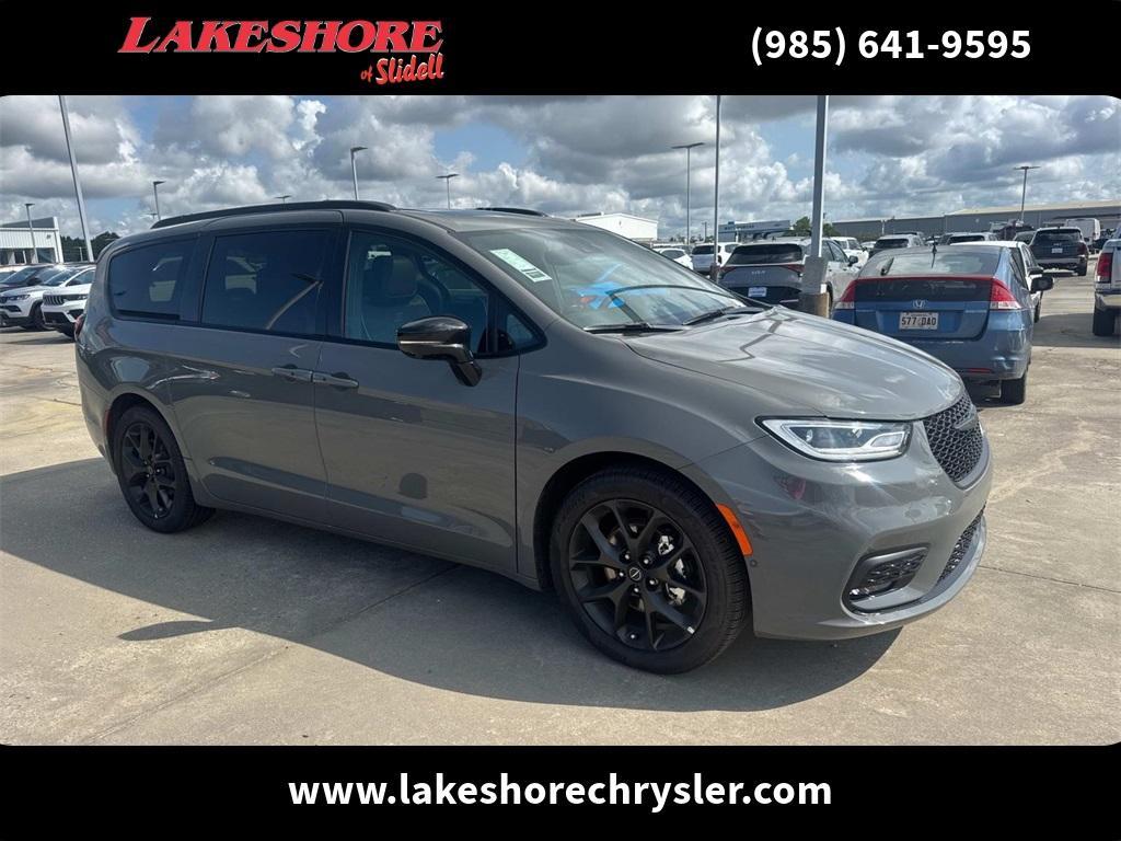 new 2025 Chrysler Pacifica car