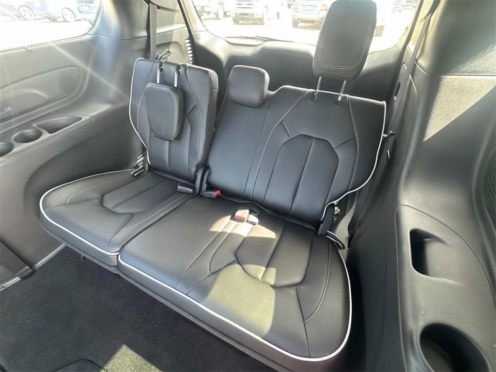 new 2025 Chrysler Pacifica car