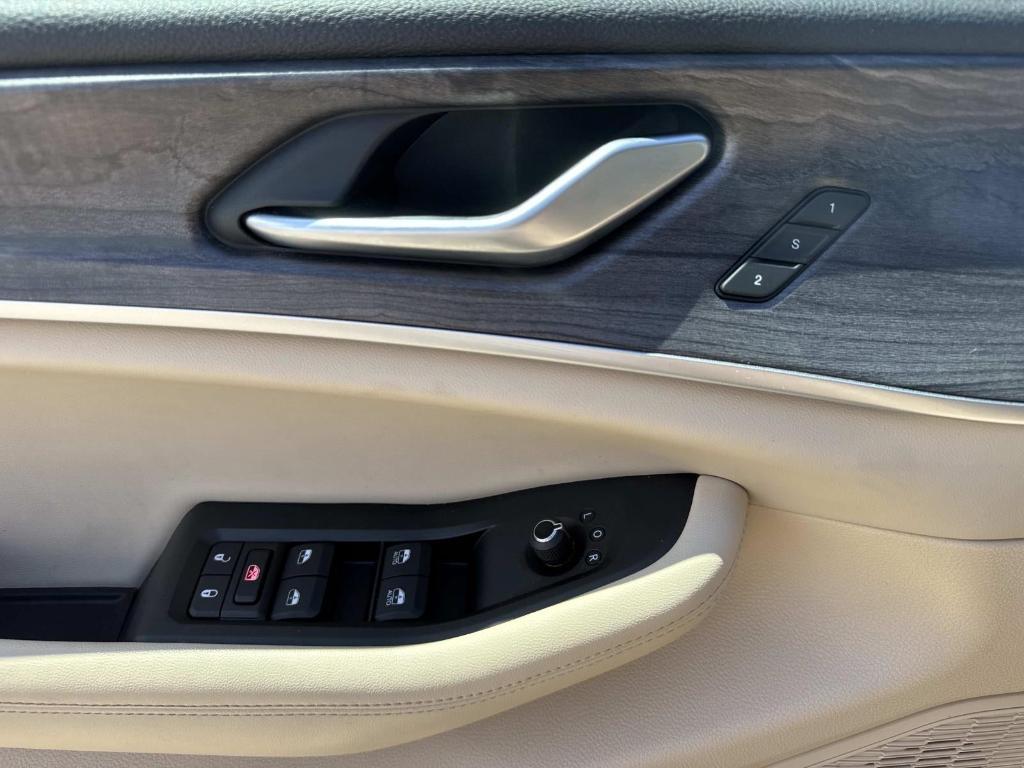 used 2024 Jeep Grand Cherokee car, priced at $37,035