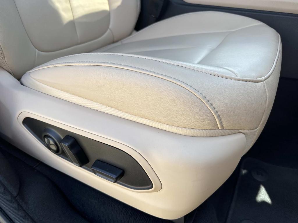 used 2024 Jeep Grand Cherokee car, priced at $37,035