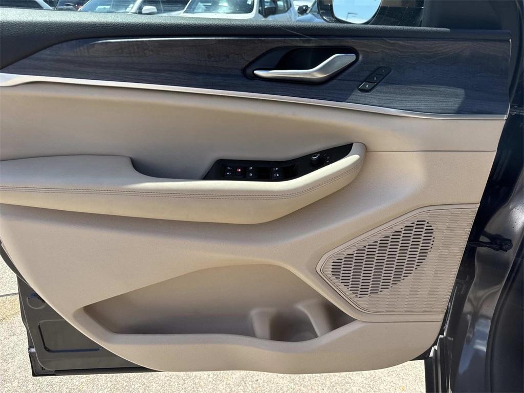 used 2024 Jeep Grand Cherokee car, priced at $31,458