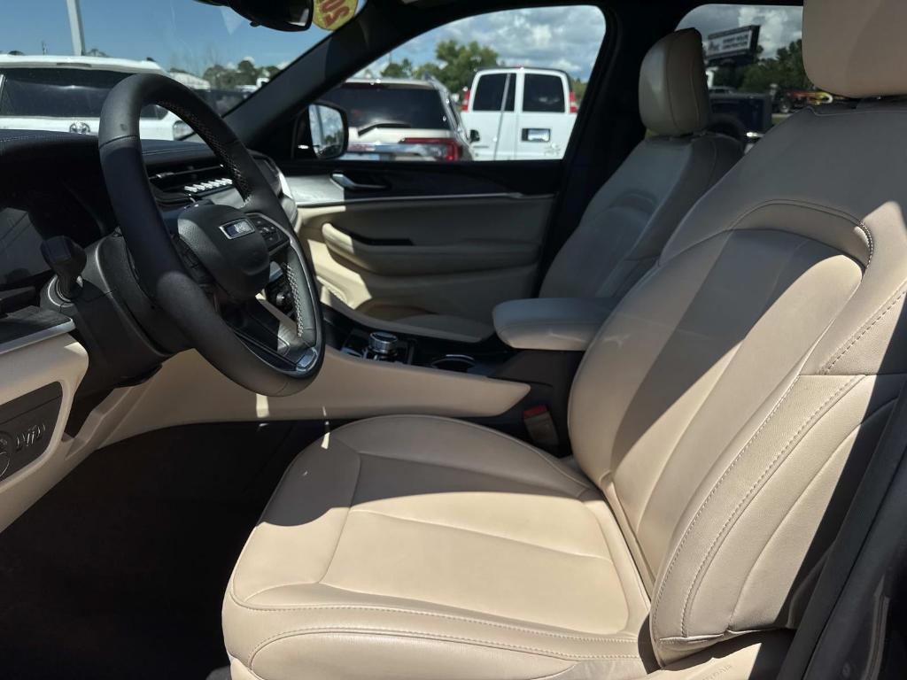 used 2024 Jeep Grand Cherokee car, priced at $37,035