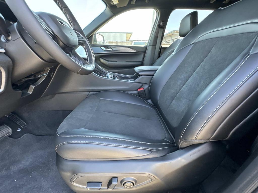 new 2025 Jeep Grand Cherokee L car