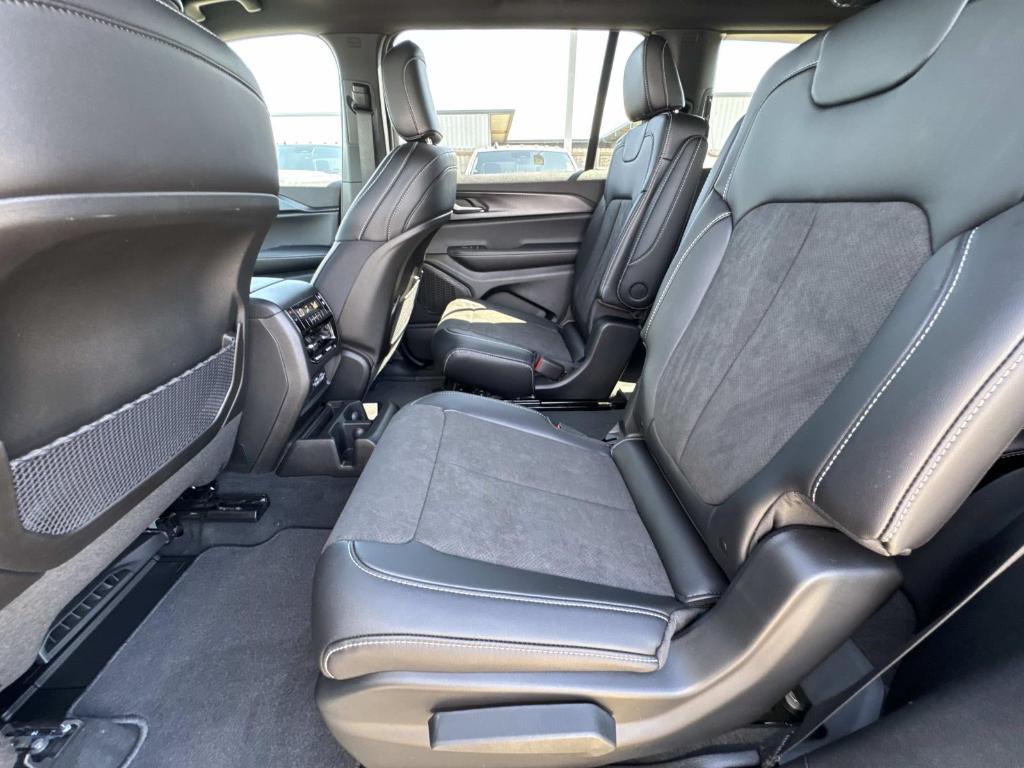 new 2025 Jeep Grand Cherokee L car