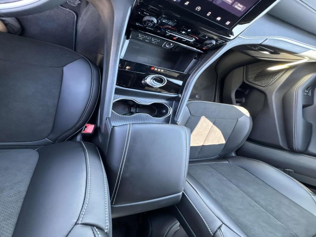 new 2025 Jeep Grand Cherokee L car