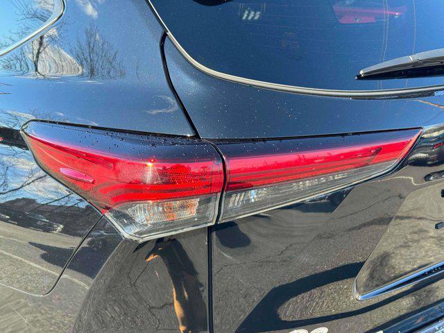 used 2021 Toyota Highlander Hybrid car, priced at $39,648