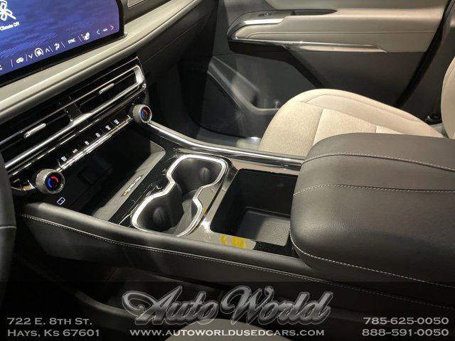 used 2025 Chevrolet Traverse car, priced at $39,995