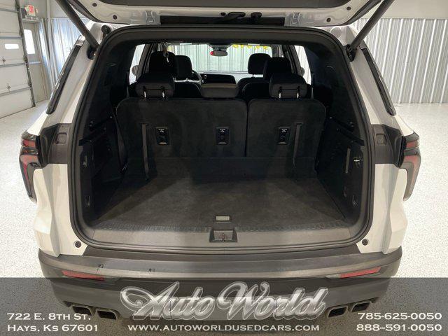 used 2025 Chevrolet Traverse car, priced at $39,995