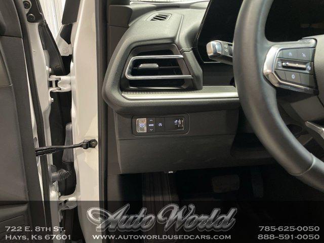 used 2025 Chevrolet Traverse car, priced at $39,995