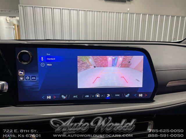 used 2025 Chevrolet Traverse car, priced at $39,995