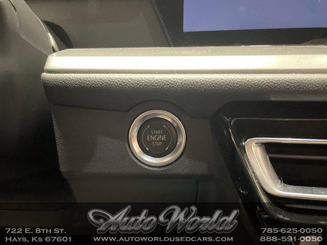 used 2025 Chevrolet Traverse car, priced at $39,995