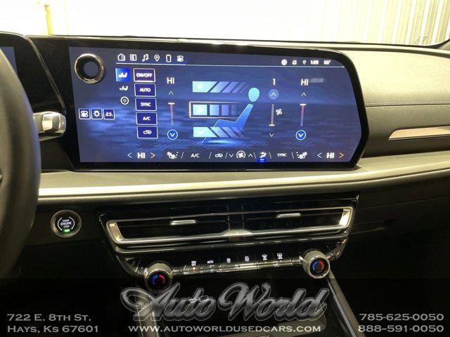 used 2025 Chevrolet Traverse car, priced at $39,995