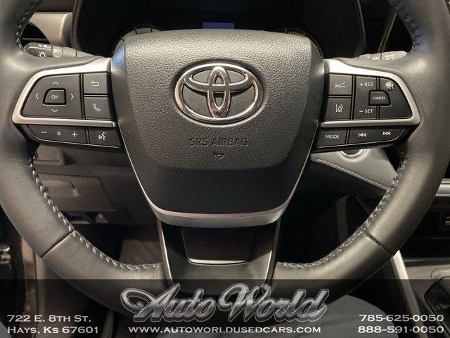used 2022 Toyota Highlander car, priced at $34,995