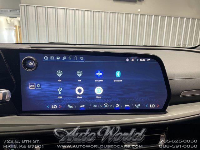 used 2025 Chevrolet Traverse car, priced at $41,995