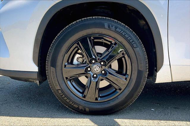 used 2023 Toyota Highlander car, priced at $31,722
