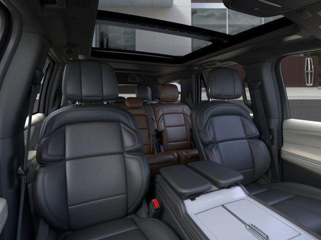 new 2025 Lincoln Navigator car, priced at $106,625