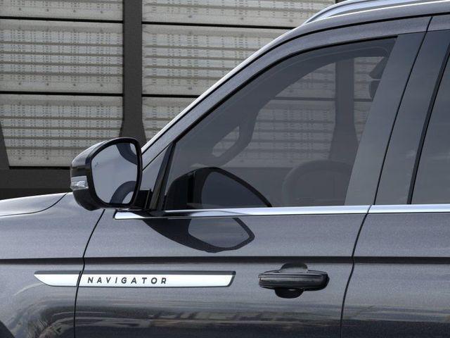 new 2025 Lincoln Navigator car, priced at $105,975