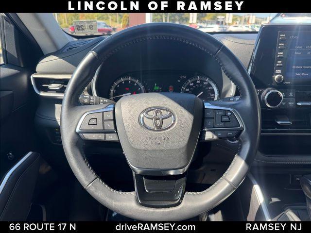 used 2020 Toyota Highlander car, priced at $28,399