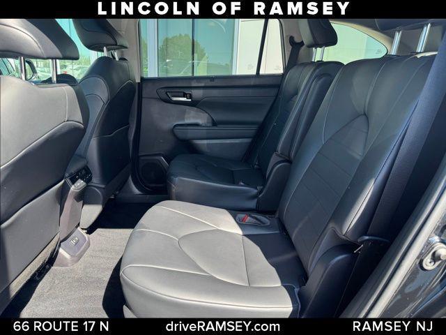 used 2020 Toyota Highlander car, priced at $28,399