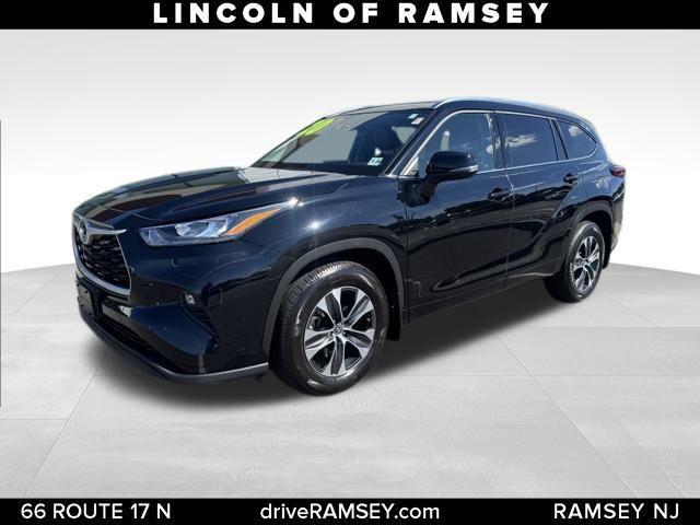 used 2020 Toyota Highlander car, priced at $28,399